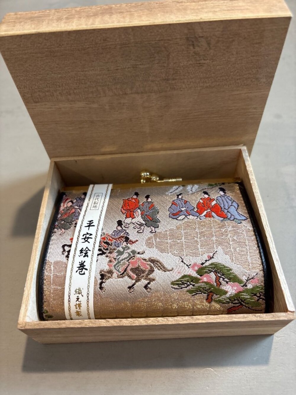 Japanese Heian Design Small Silk Kisslock Clutch Purse With Wooden Box
